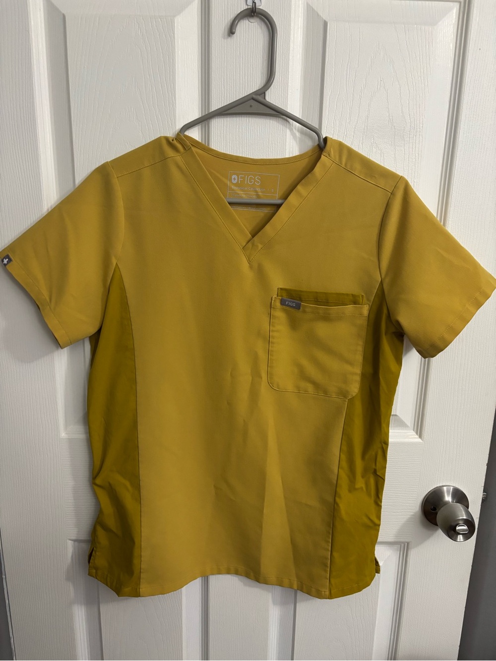 Figs Women’s Scrub Top Light Gold